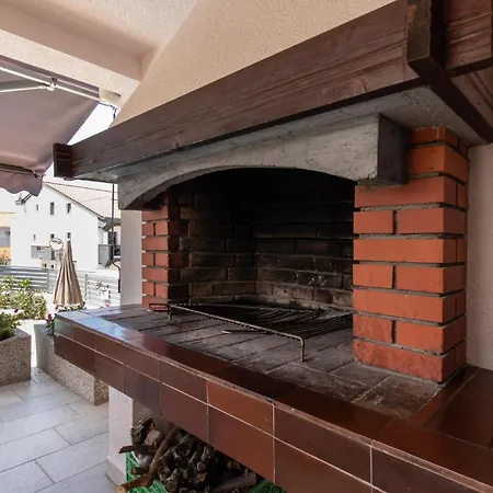 Gorgeous In With Heated Swimming Pool *